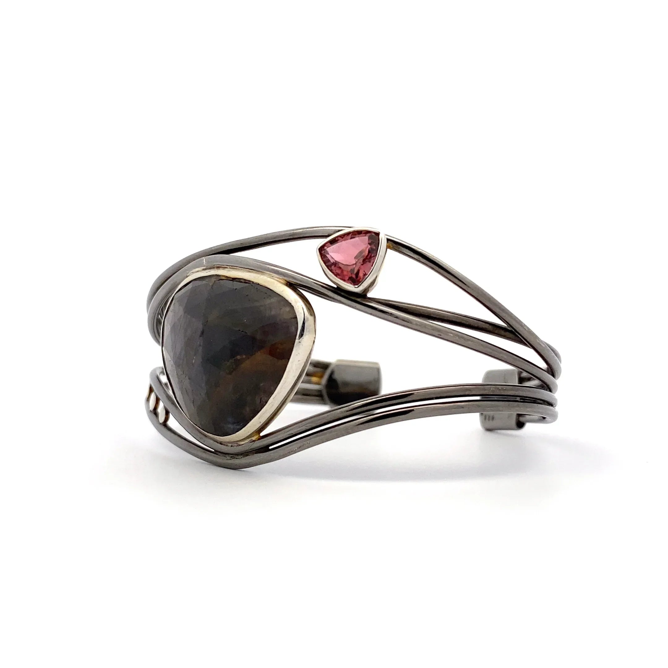 BRZ SAPH PINK TU RUK G BEZEL CUFF - Q Evon Fine Jewelry