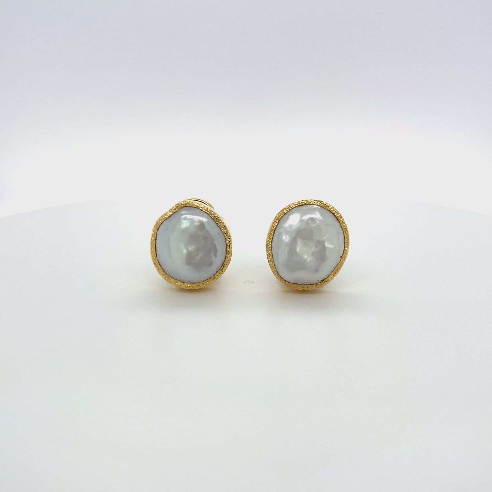 【HYERES LOR】SPARKLING 14K wave post Pearl earring 14k Baroque Pearl Post Earrings - Q Evon Jewelry - Q Evon