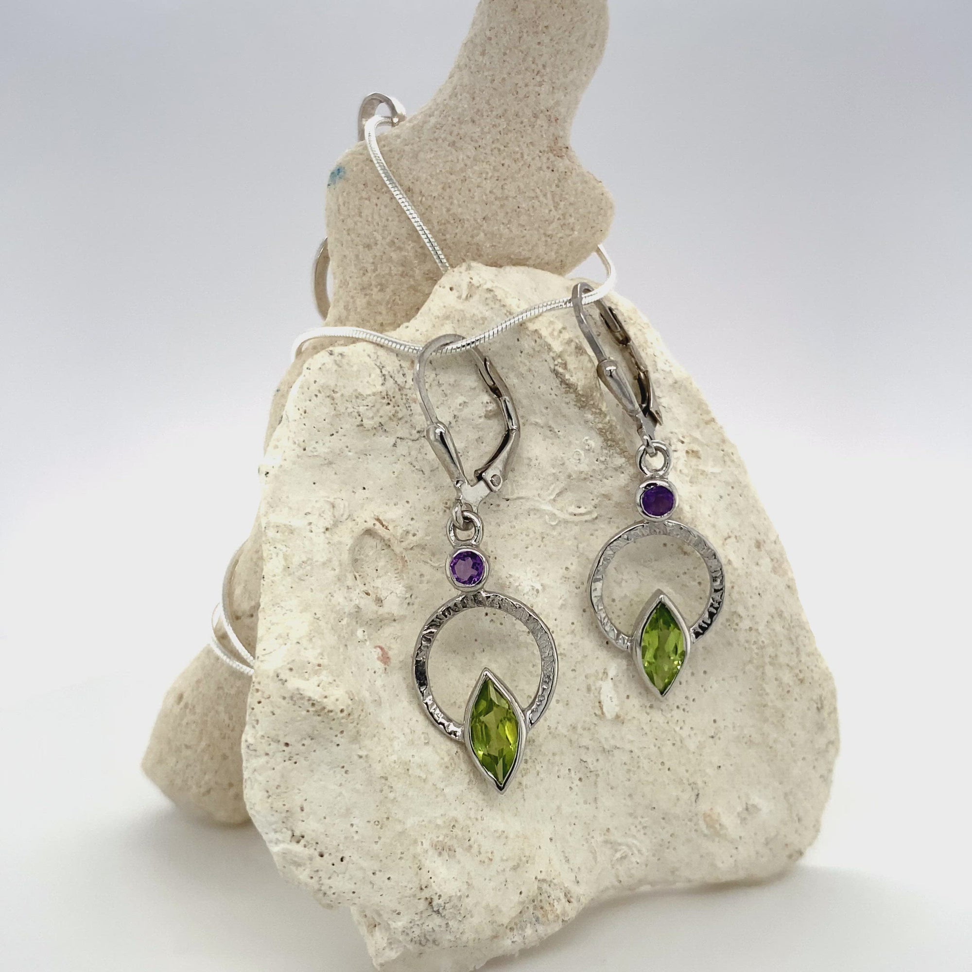 Q Earrings Silver, White Rhodium