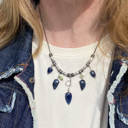 5 Stick Rose Cut Sapphire Necklace With Peridot - Q Evon Fine Jewelry
